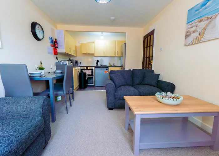 Lovely & Bright 2 Bed Apartment