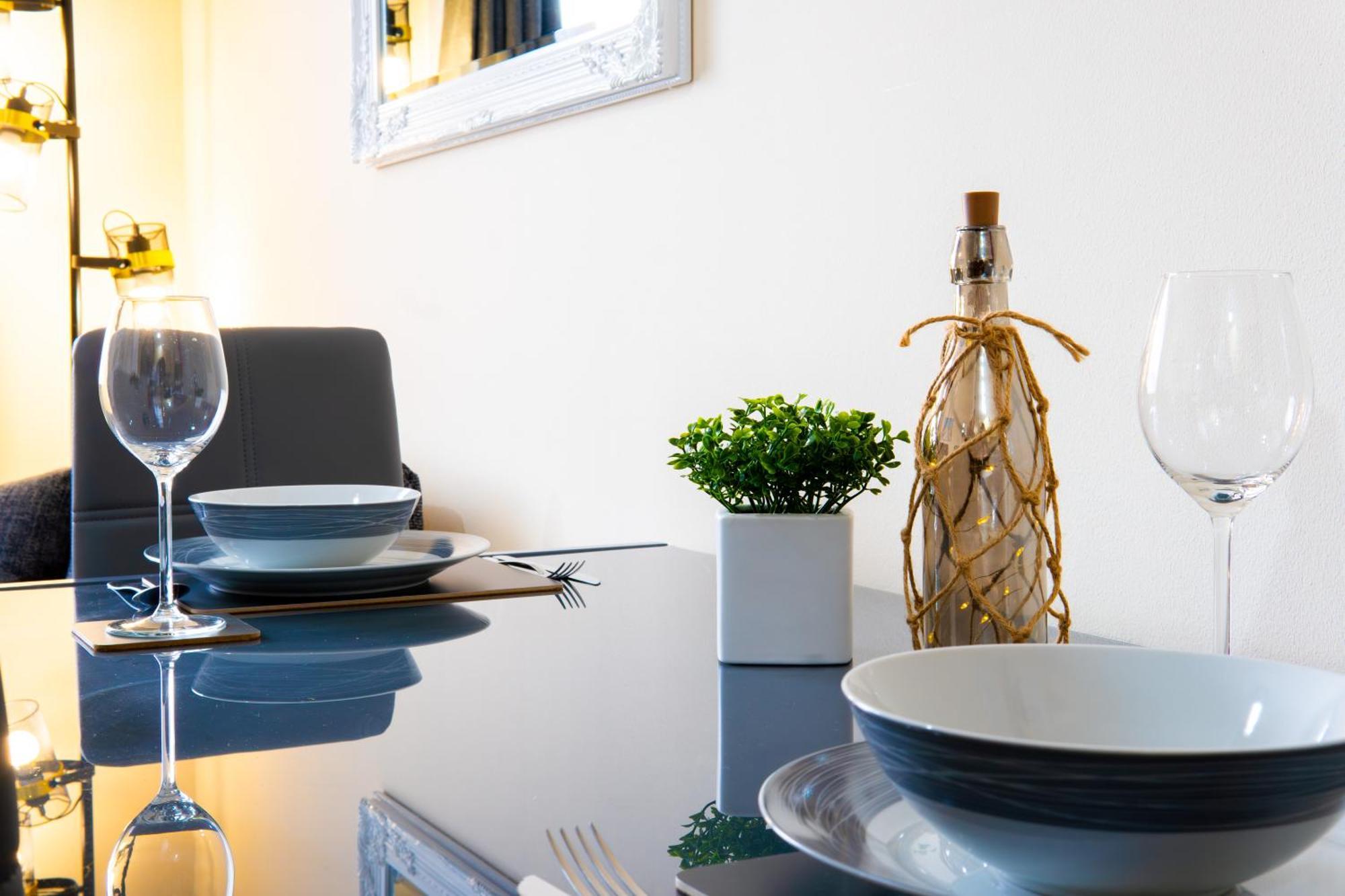 Lovely & Bright 2 Bed Appartement *