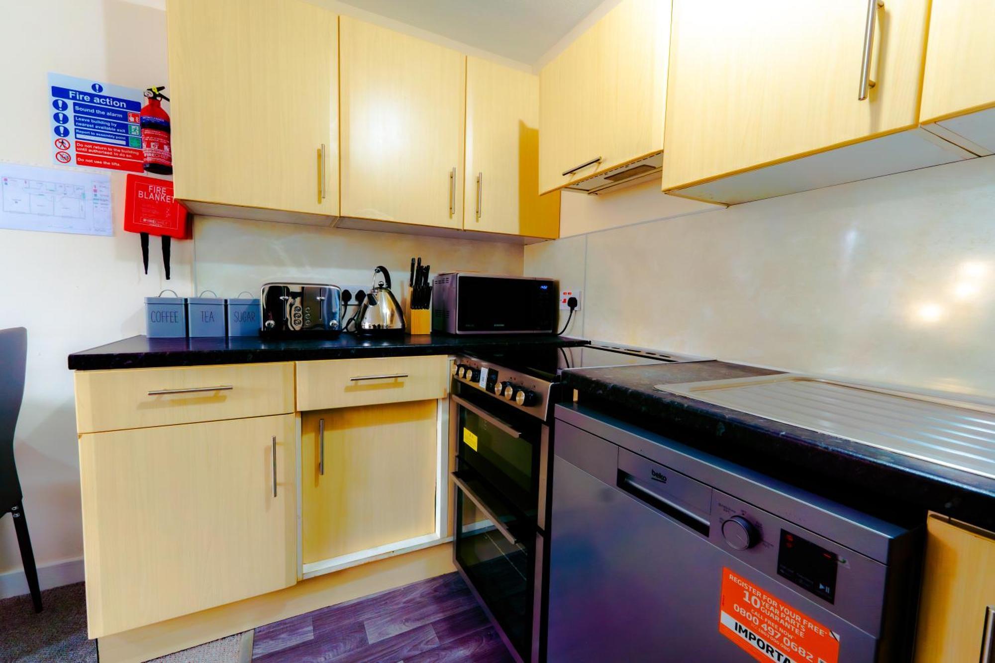 Lovely & Bright 2 Bed Apartment *