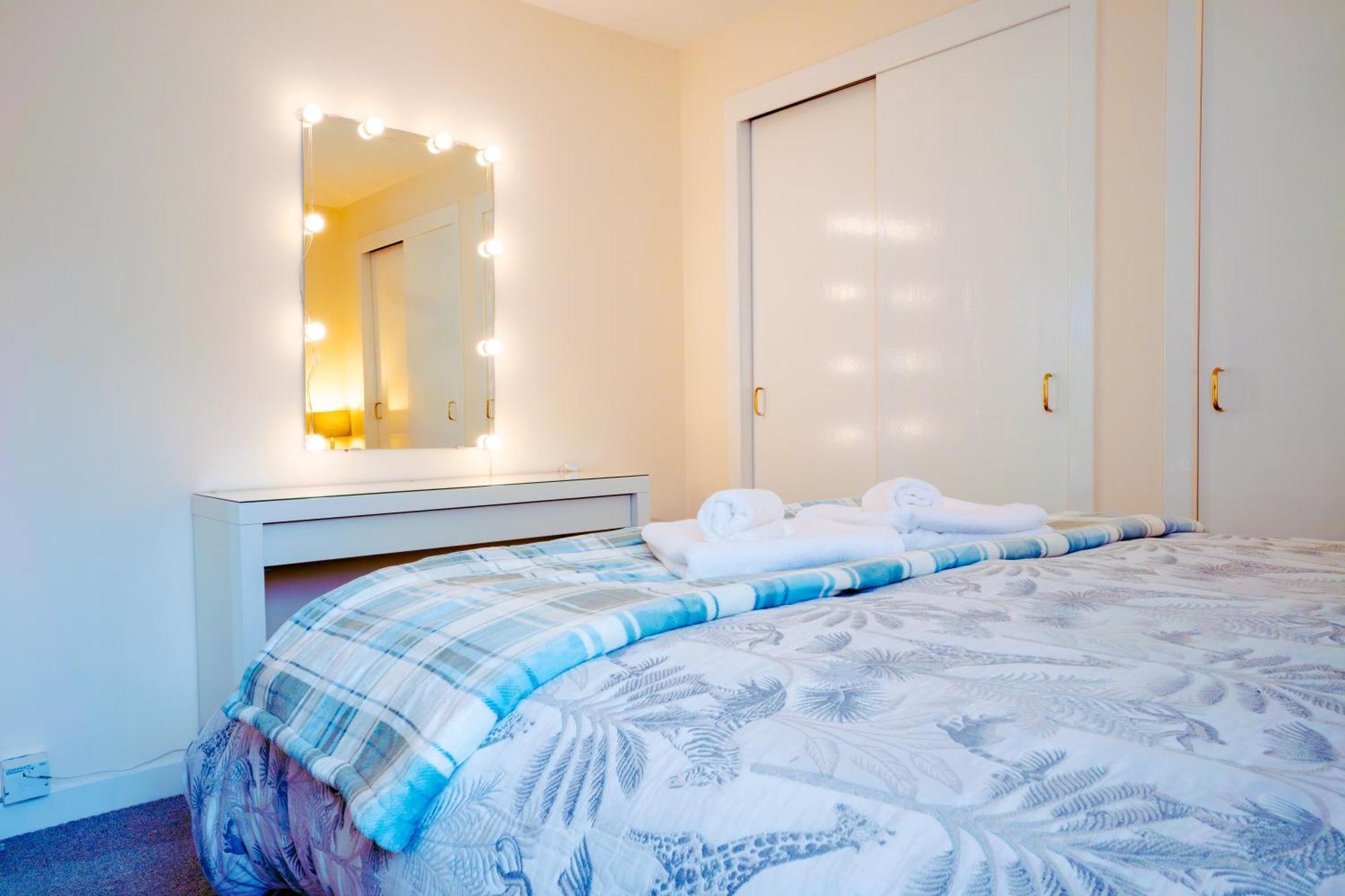 Lovely & Bright 2 Bed Apartment