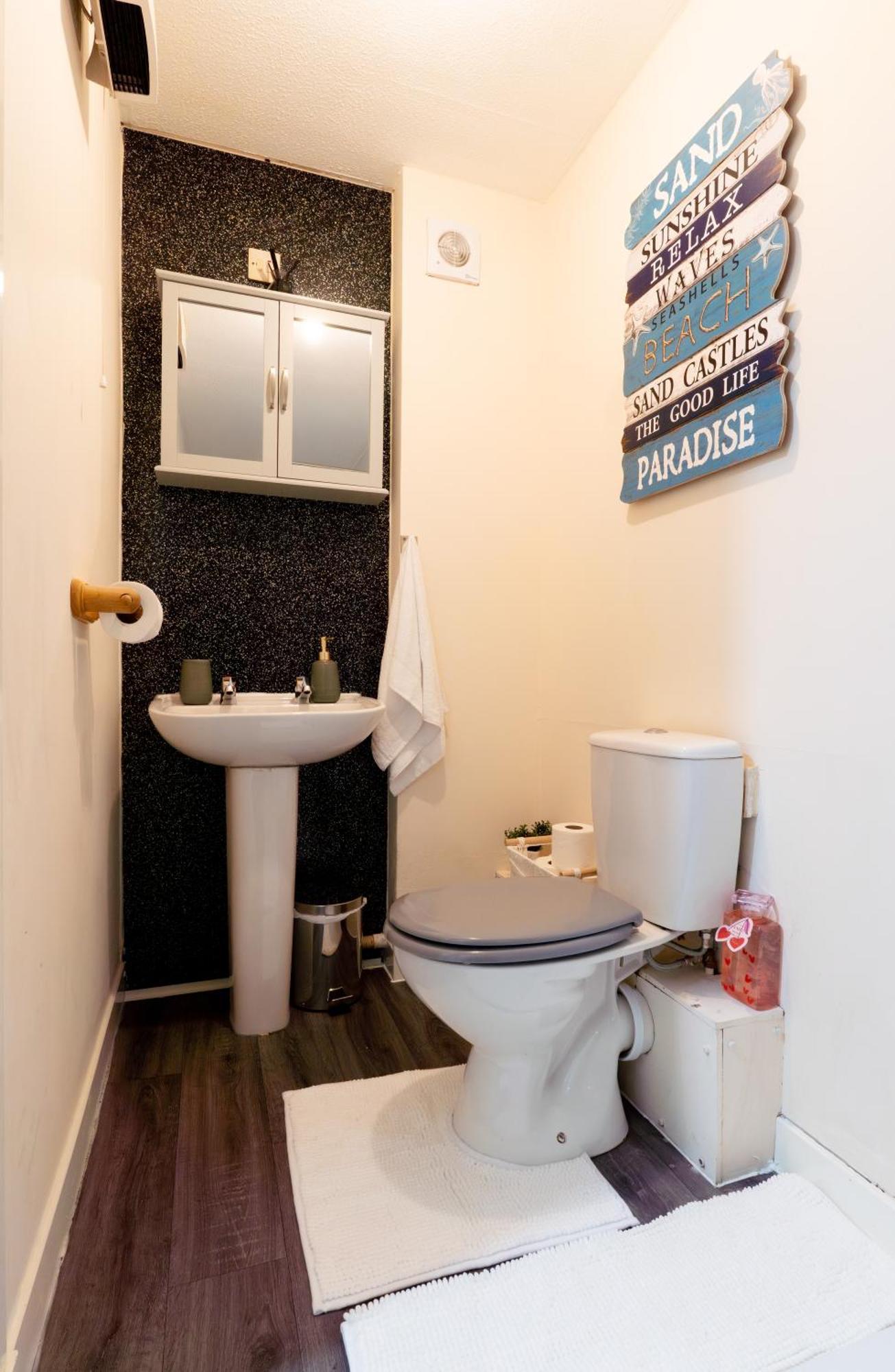 Lovely & Bright 2 Bed Apartment Inverness